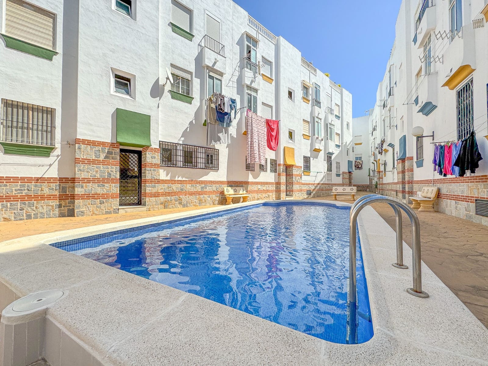 2 Zimmer Apartment zu verkaufen in Torrevieja mit Pool - 145.000 € (Ref: 9842837)