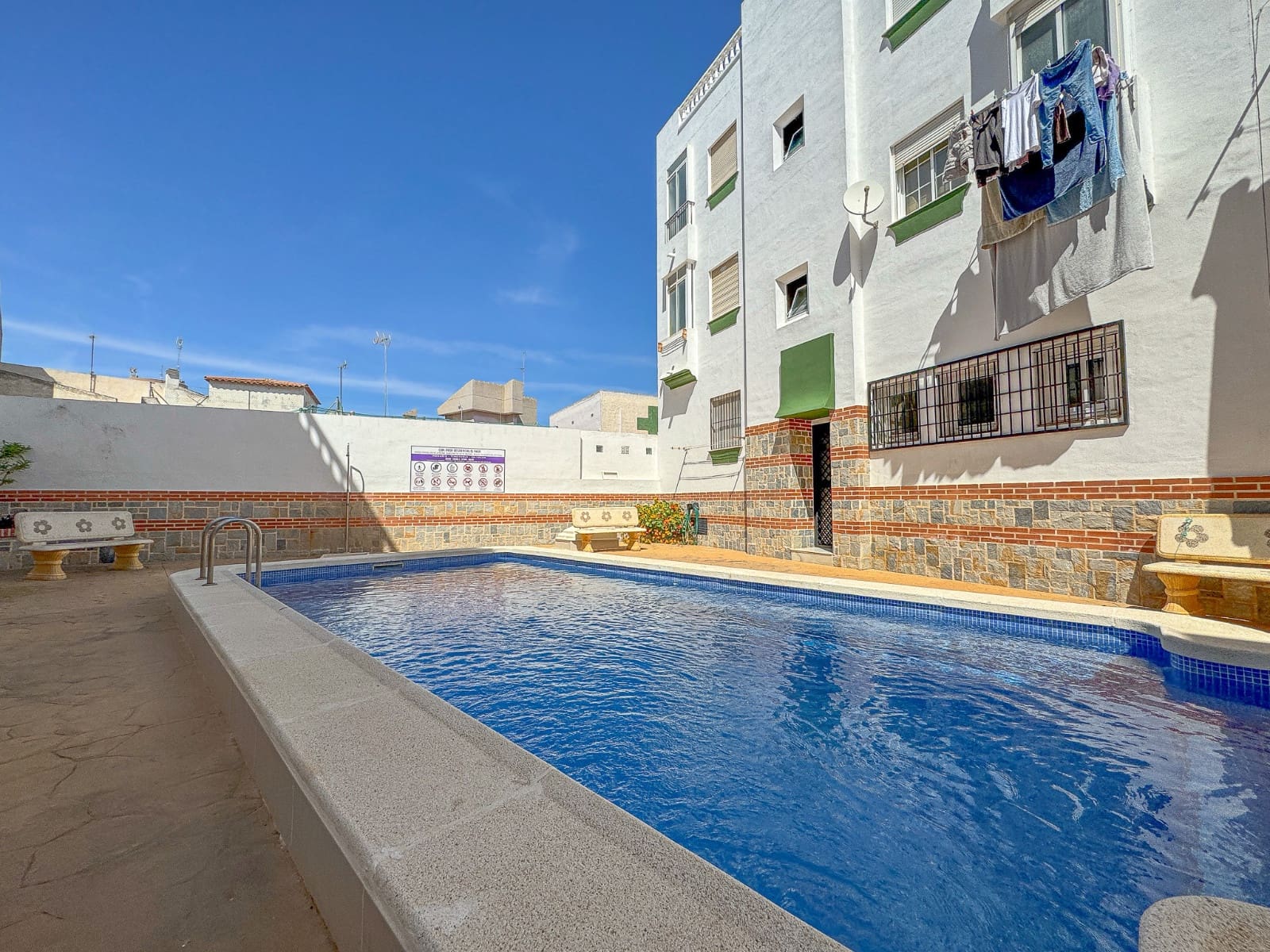 2 Zimmer Apartment zu verkaufen in Torrevieja mit Pool - 145.000 € (Ref: 9842837)