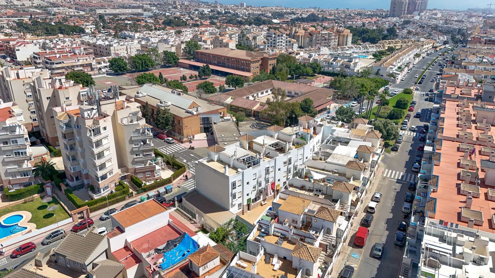 2 Zimmer Apartment zu verkaufen in Torrevieja mit Pool - 145.000 € (Ref: 9842837)