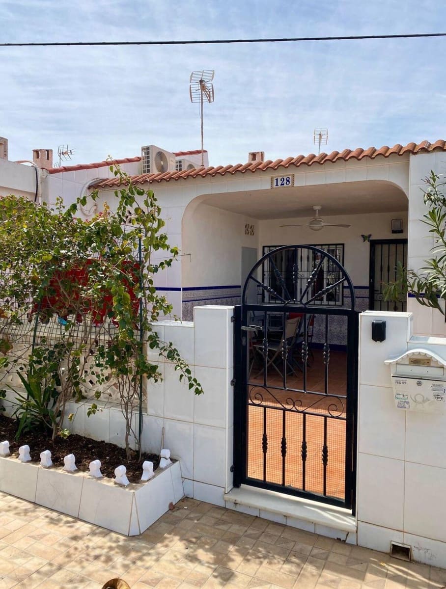 2 bedroom Townhouse for sale in Torrevieja with pool - € 148,000 (Ref: 9842844)