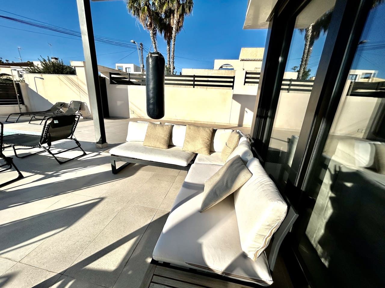 5 Zimmer Villa zu verkaufen in Los Balcones mit Garage - 849.950 € (Ref: 9842846)
