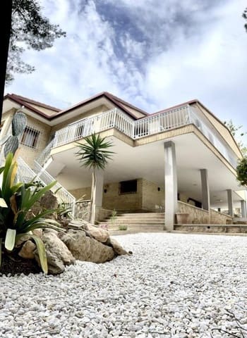 4 Zimmer Villa zu verkaufen in Dehesa de Campoamor, Orihuela mit Pool - 850.000 € (Ref: 9842857)