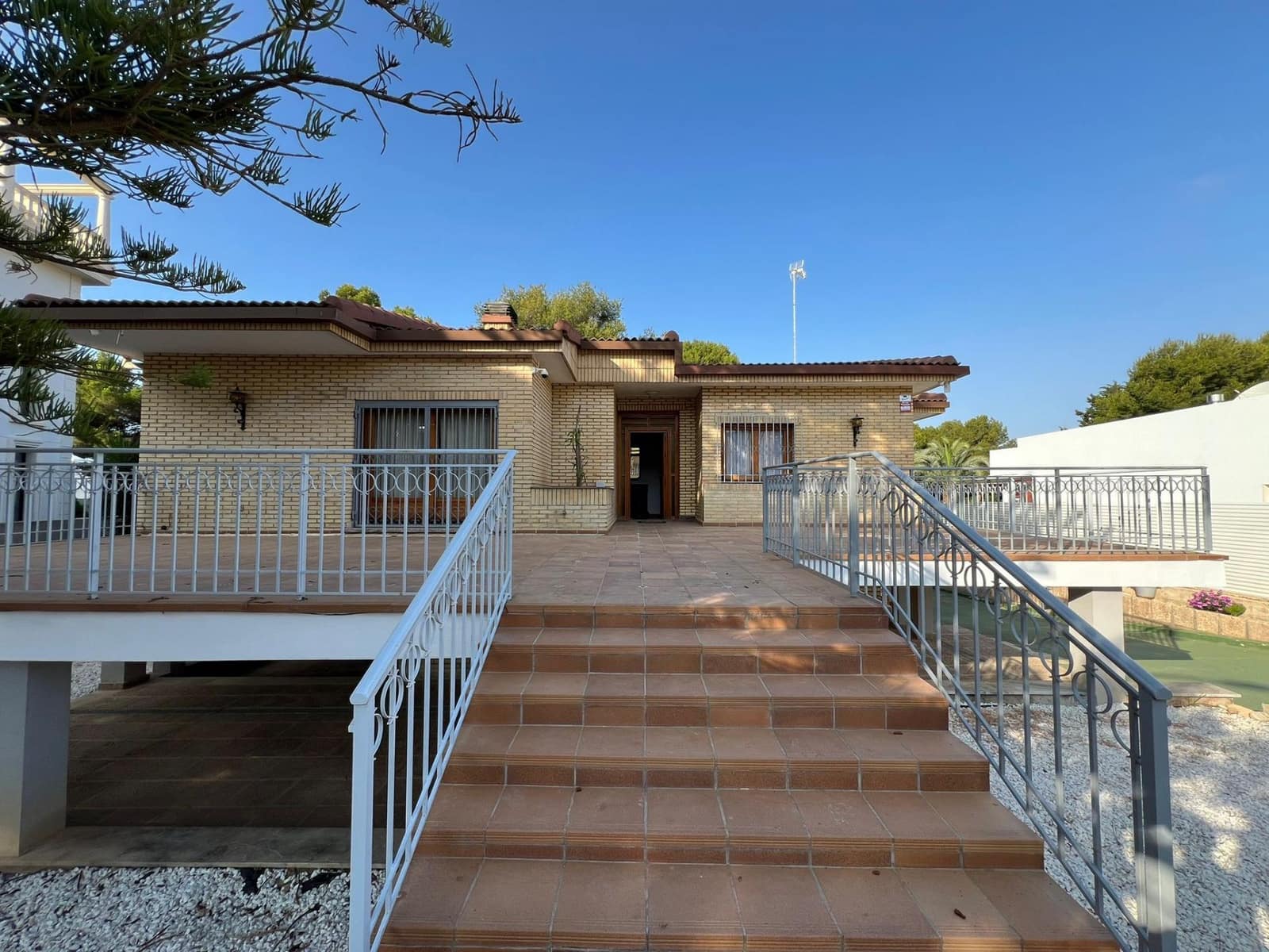 4 Zimmer Villa zu verkaufen in Orihuela Costa mit Pool - 850.000 € (Ref: 9842857)