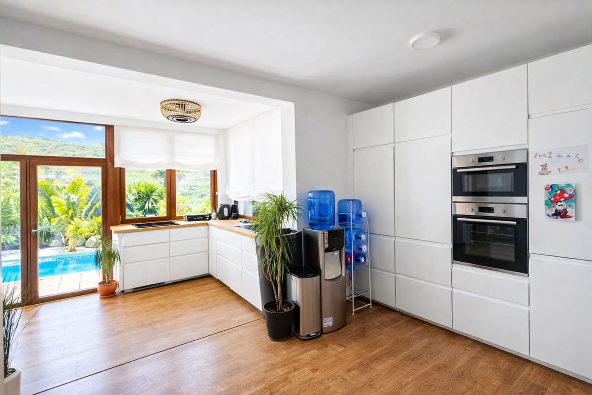 3 Zimmer Villa zu verkaufen in La Duquesa / Puerto de la Duquesa mit Pool Garage - 430.000 € (Ref: 9845292)