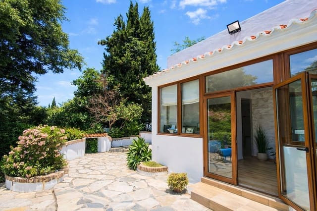 3 soverom Villa til salgs i La Duquesa / Puerto de la Duquesa, Manilva med svømmebasseng garasje - € 430 000 (Ref: 9845292)