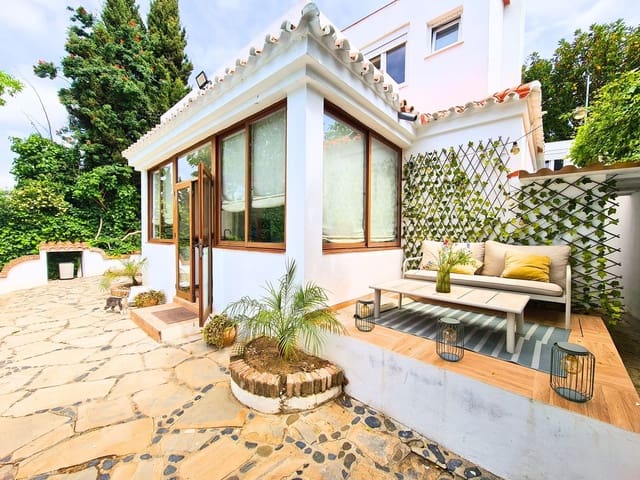 3 soverom Villa til salgs i La Duquesa / Puerto de la Duquesa, Manilva med svømmebasseng garasje - € 430 000 (Ref: 9845292)