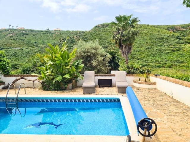 3 soverom Villa til salgs i La Duquesa / Puerto de la Duquesa, Manilva med svømmebasseng garasje - € 430 000 (Ref: 9845292)