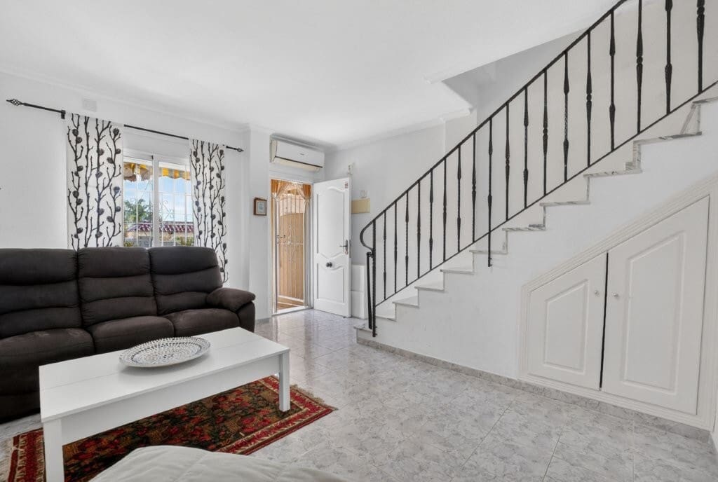 2 bedroom Townhouse for sale in Torrevieja with pool - € 199,000 (Ref: 9845305)
