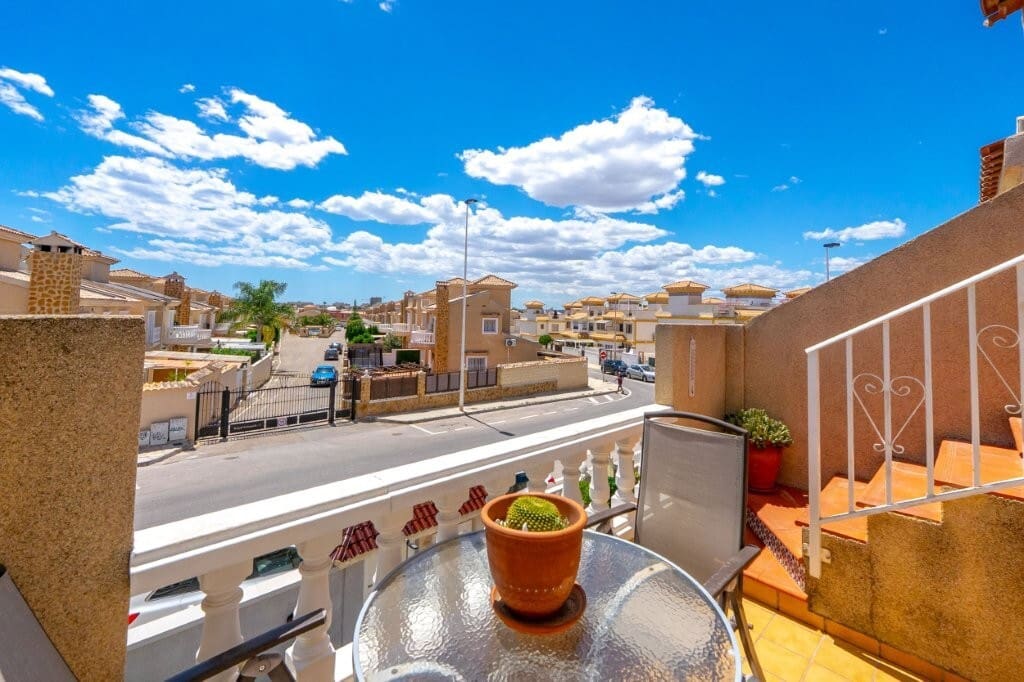 2 bedroom Townhouse for sale in Torrevieja with pool - € 199,000 (Ref: 9845305)