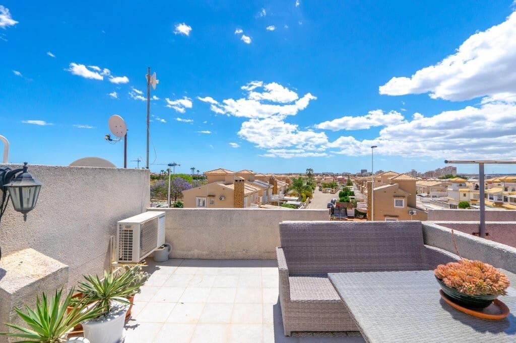 2 bedroom Townhouse for sale in Torrevieja with pool - € 199,000 (Ref: 9845305)