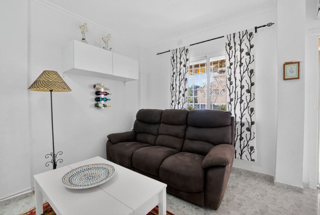 2 bedroom Townhouse for sale in Torrevieja with pool - € 199,000 (Ref: 9845305)