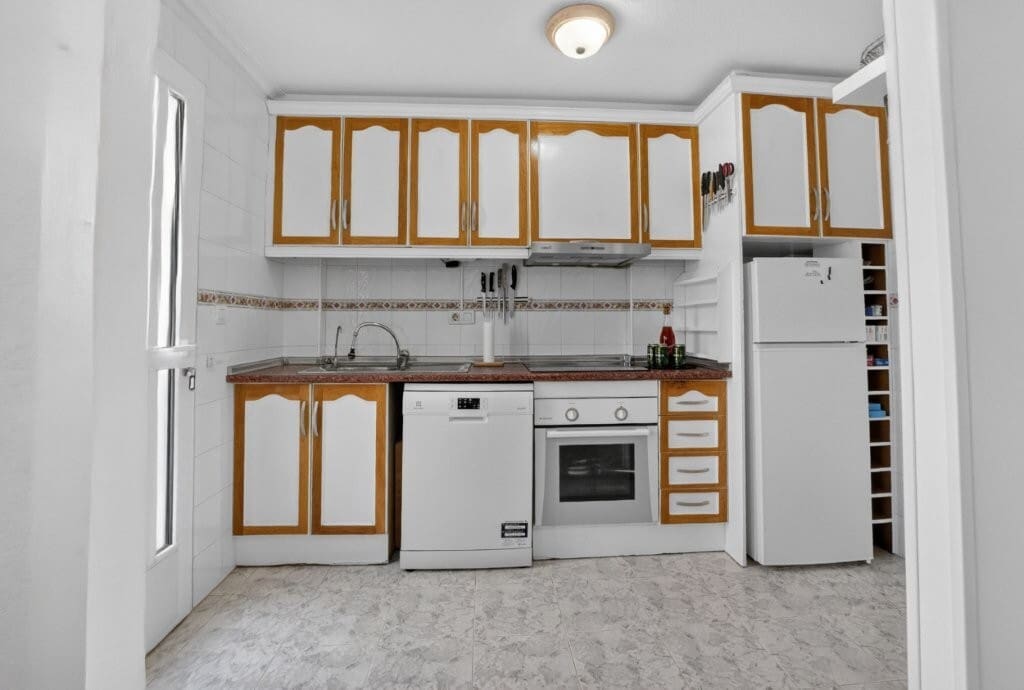 2 bedroom Townhouse for sale in Torrevieja with pool - € 199,000 (Ref: 9845305)