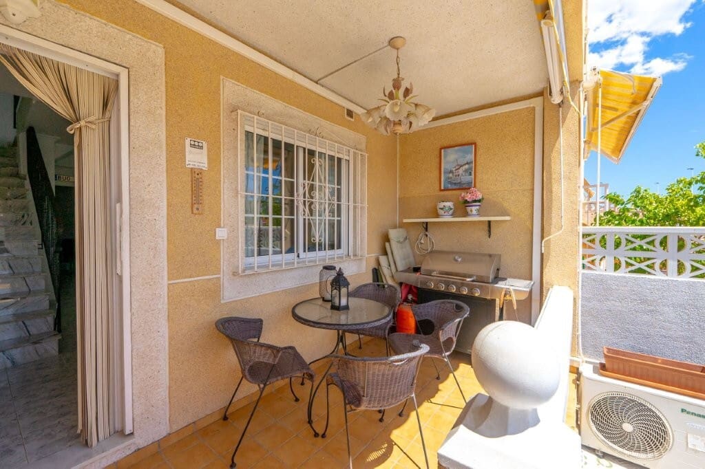 2 bedroom Townhouse for sale in Torrevieja with pool - € 199,000 (Ref: 9845305)