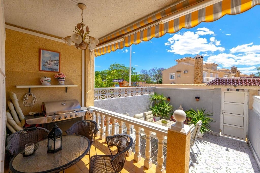2 bedroom Townhouse for sale in Torrevieja with pool - € 199,000 (Ref: 9845305)