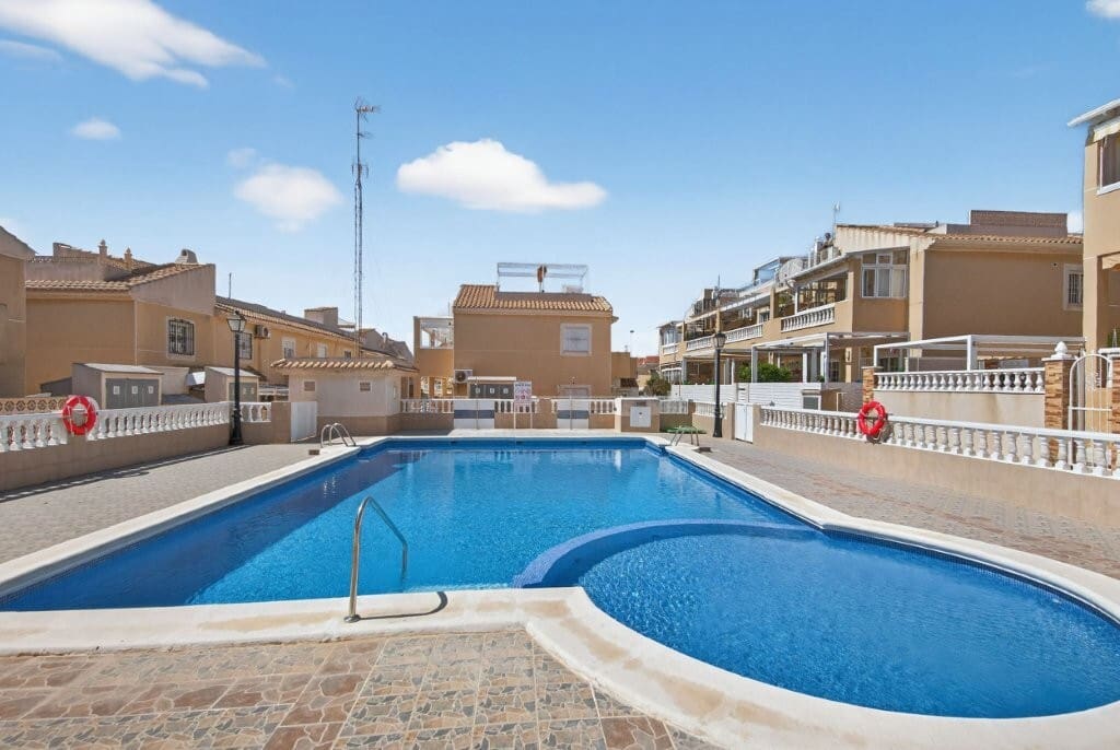 2 bedroom Townhouse for sale in Torrevieja with pool - € 199,000 (Ref: 9845305)