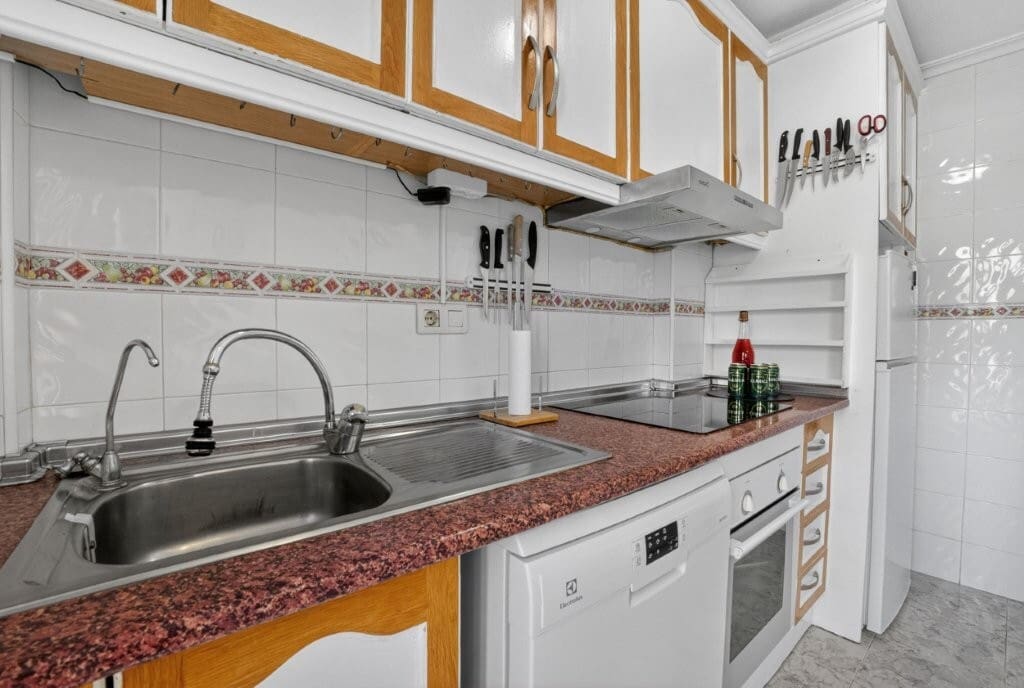 2 bedroom Townhouse for sale in Torrevieja with pool - € 199,000 (Ref: 9845305)