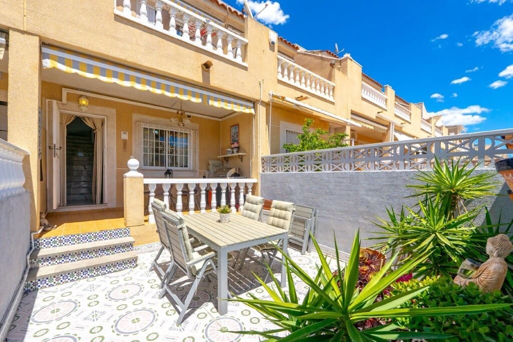 2 bedroom Townhouse for sale in Torrevieja with pool - € 199,000 (Ref: 9845305)