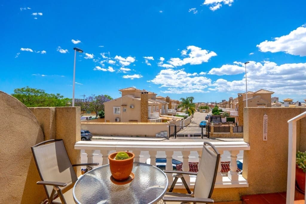 2 bedroom Townhouse for sale in Torrevieja with pool - € 199,000 (Ref: 9845305)