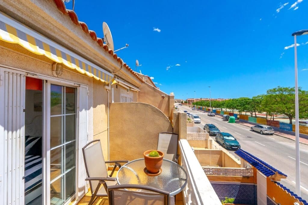 2 bedroom Townhouse for sale in Torrevieja with pool - € 199,000 (Ref: 9845305)