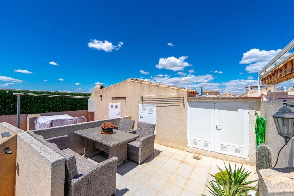 2 bedroom Townhouse for sale in Torrevieja with pool - € 199,000 (Ref: 9845305)