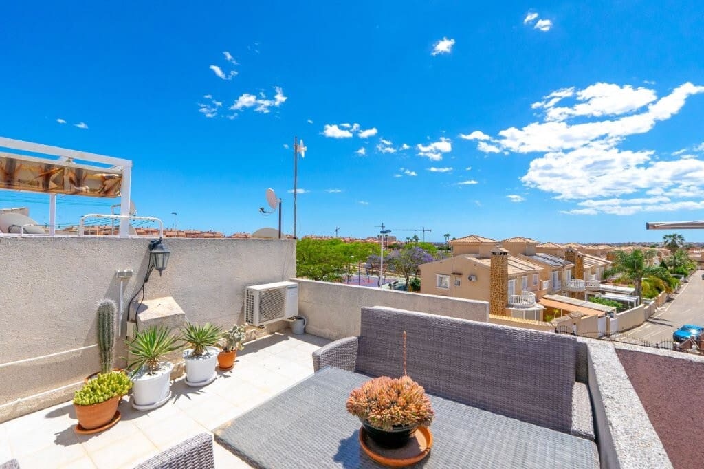 2 bedroom Townhouse for sale in Torrevieja with pool - € 199,000 (Ref: 9845305)