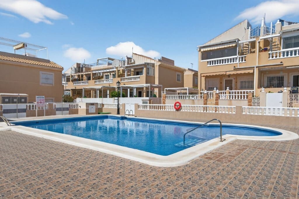 2 bedroom Townhouse for sale in Torrevieja with pool - € 199,000 (Ref: 9845305)