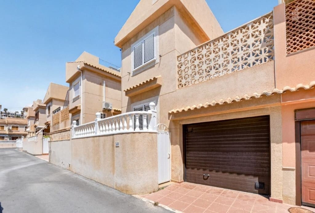 3 bedroom Townhouse for sale in Torrevieja - € 395,000 (Ref: 9845307)
