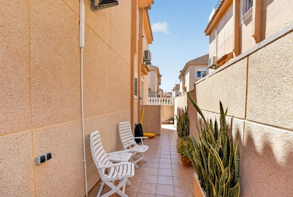 3 bedroom Townhouse for sale in Torrevieja - € 395,000 (Ref: 9845307)