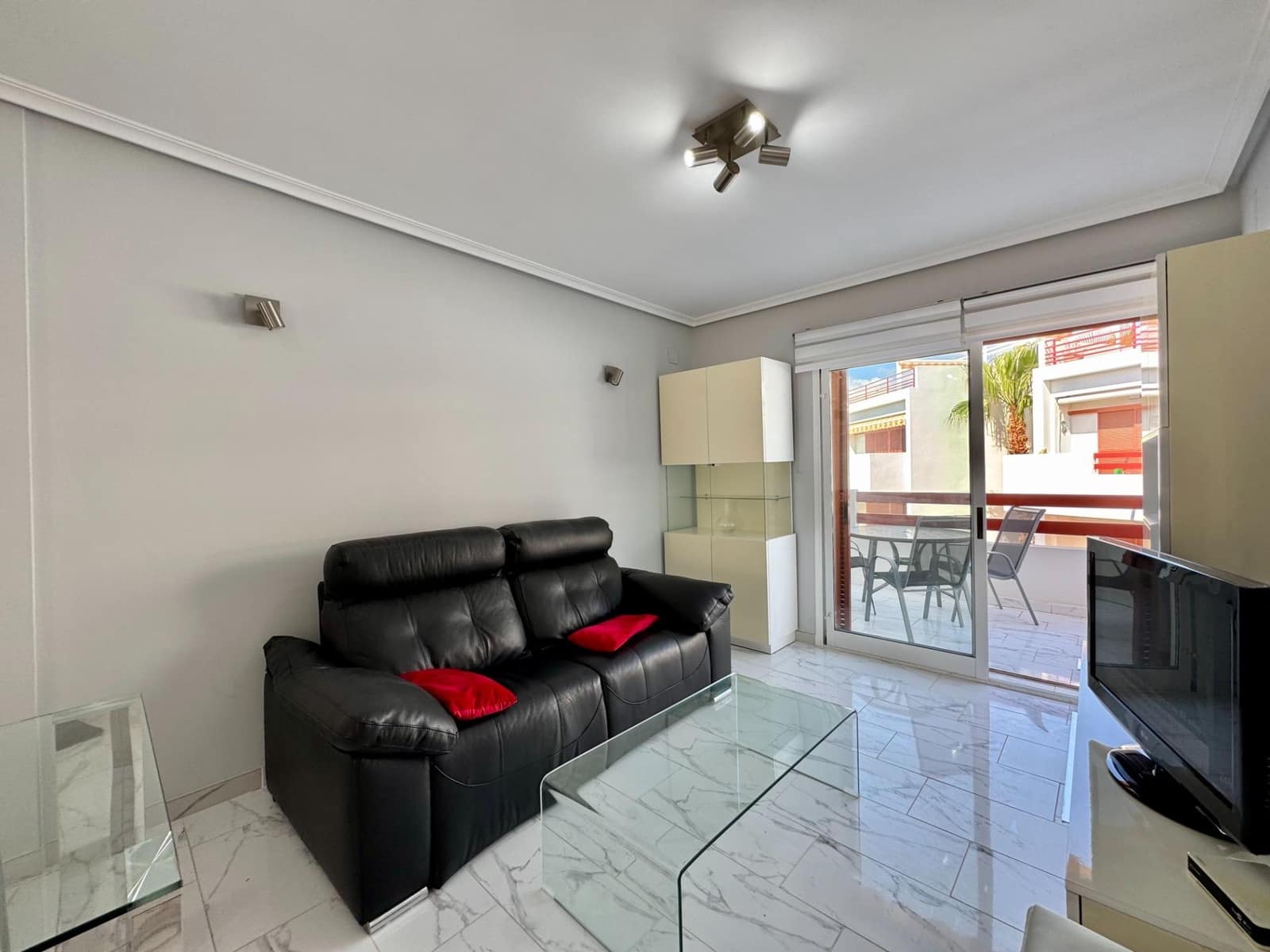 2 makuuhuone Huoneisto myytävänä paikassa Orihuela Costa mukana uima-altaan 
autotalli - 229 950 € (Ref: 9845311)
