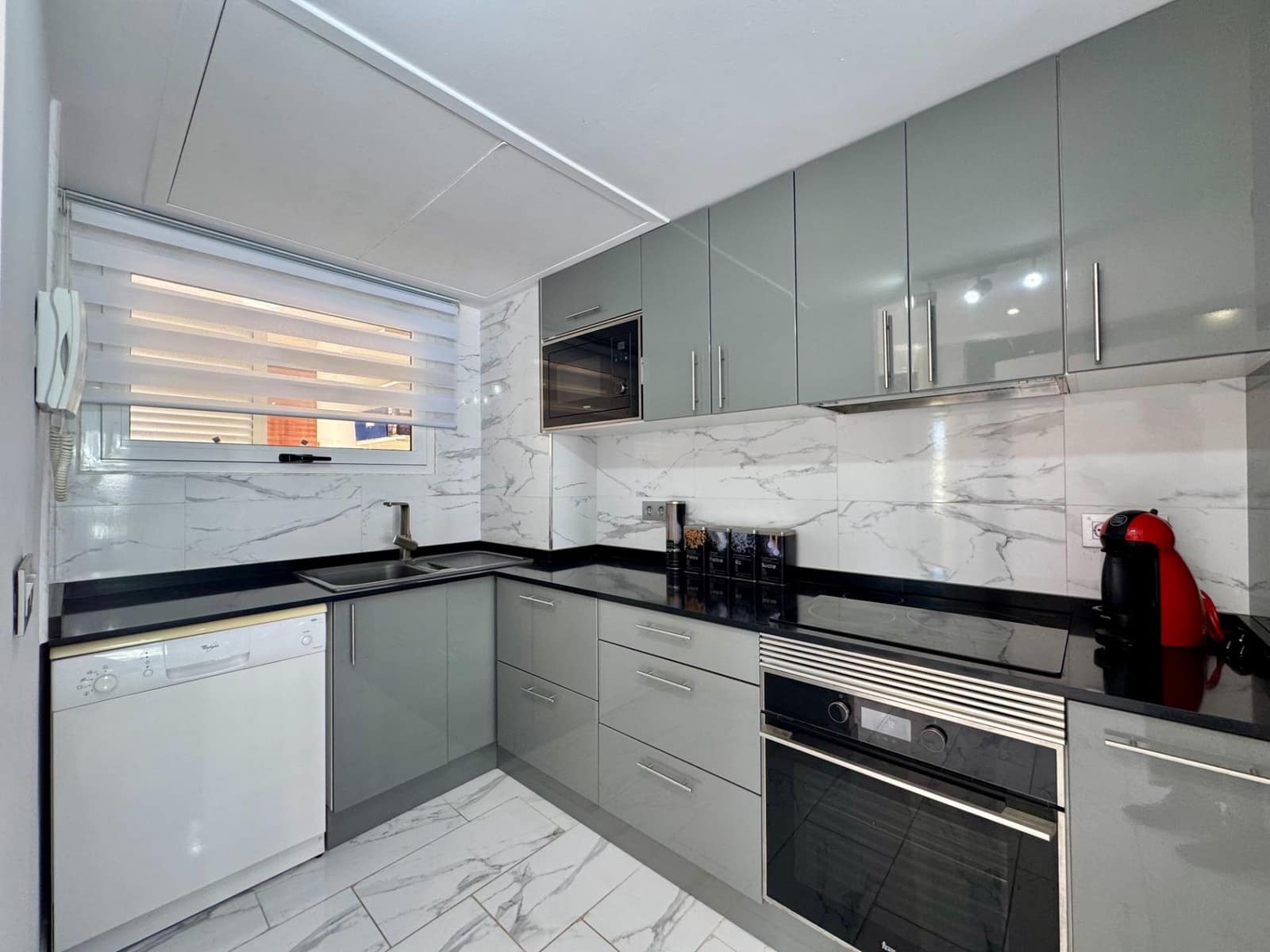 2 makuuhuone Huoneisto myytävänä paikassa Orihuela Costa mukana uima-altaan 
autotalli - 229 950 € (Ref: 9845311)
