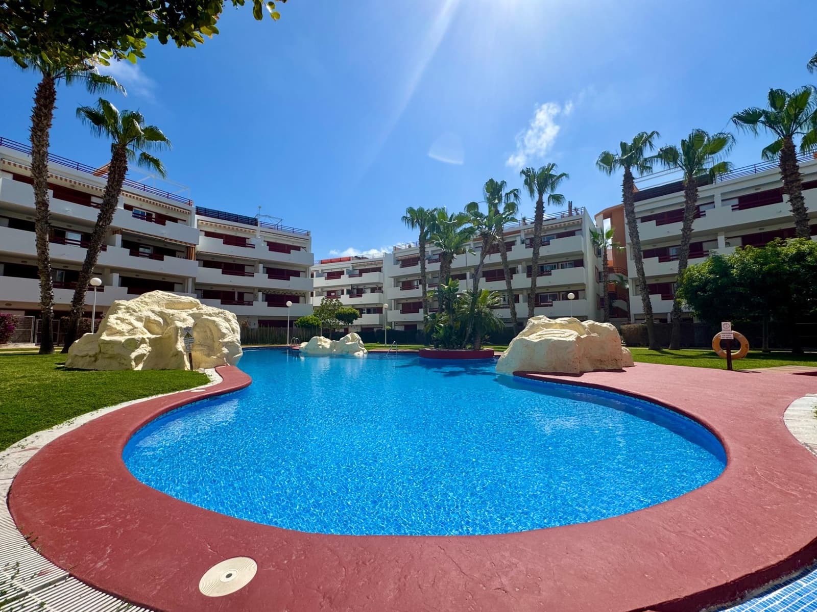 2 makuuhuone Huoneisto myytävänä paikassa Orihuela Costa mukana uima-altaan 
autotalli - 229 950 € (Ref: 9845311)