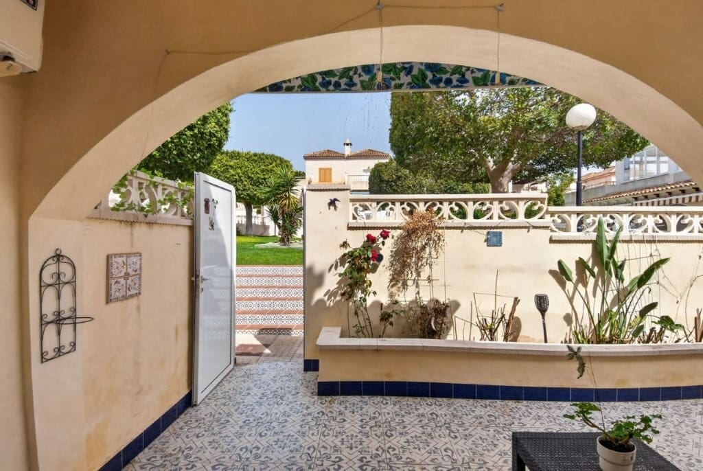 4 quarto Casa em Banda para venda em Torrevieja com piscina - 185 000 € (Ref: 9845320)
