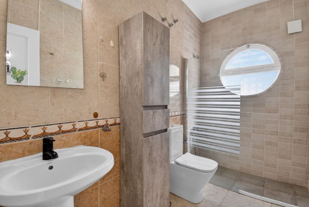 4 quarto Casa em Banda para venda em Torrevieja com piscina - 185 000 € (Ref: 9845320)