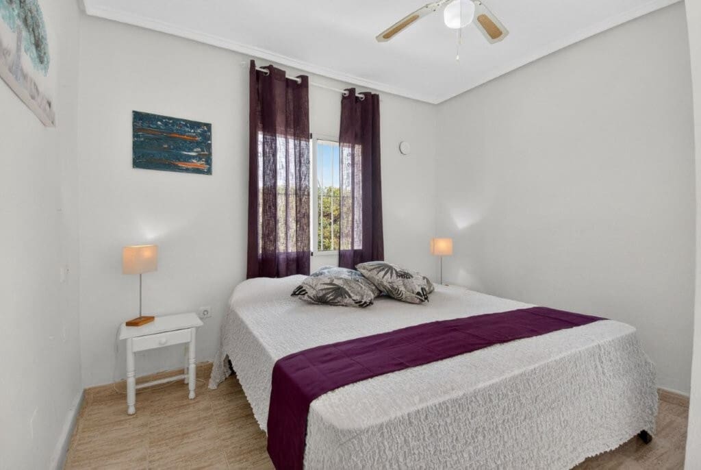 4 quarto Casa em Banda para venda em Torrevieja com piscina - 185 000 € (Ref: 9845320)