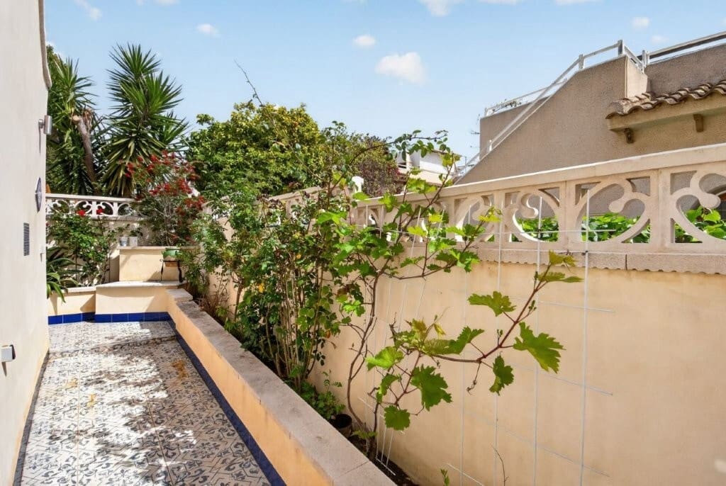 4 quarto Casa em Banda para venda em Torrevieja com piscina - 185 000 € (Ref: 9845320)