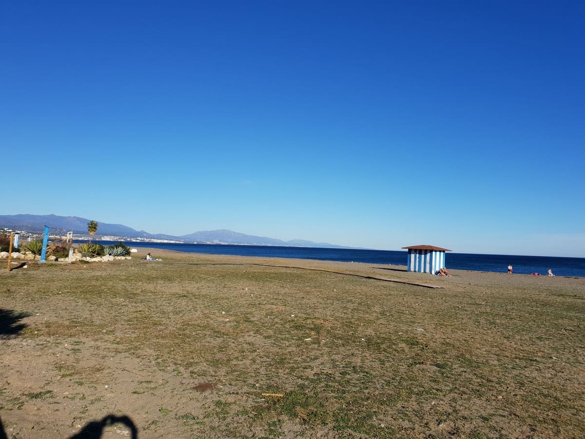 2 bedroom Villa for sale in La Duquesa / Puerto de la Duquesa with pool - € 345,000 (Ref: 9849228)