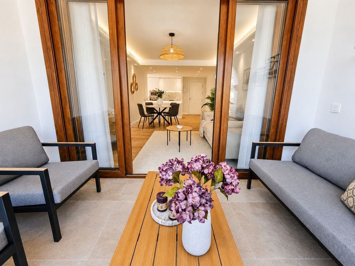 2 bedroom Villa for sale in La Duquesa / Puerto de la Duquesa with pool - € 345,000 (Ref: 9849228)