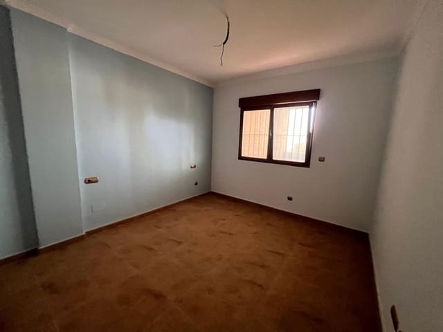 4 bedroom Apartment for sale in Los Alcázares with garage - € 270,000 (Ref: 9849231)