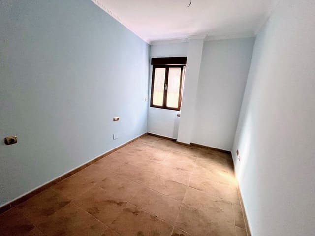 4 bedroom Apartment for sale in Los Alcázares with garage - € 270,000 (Ref: 9849231)