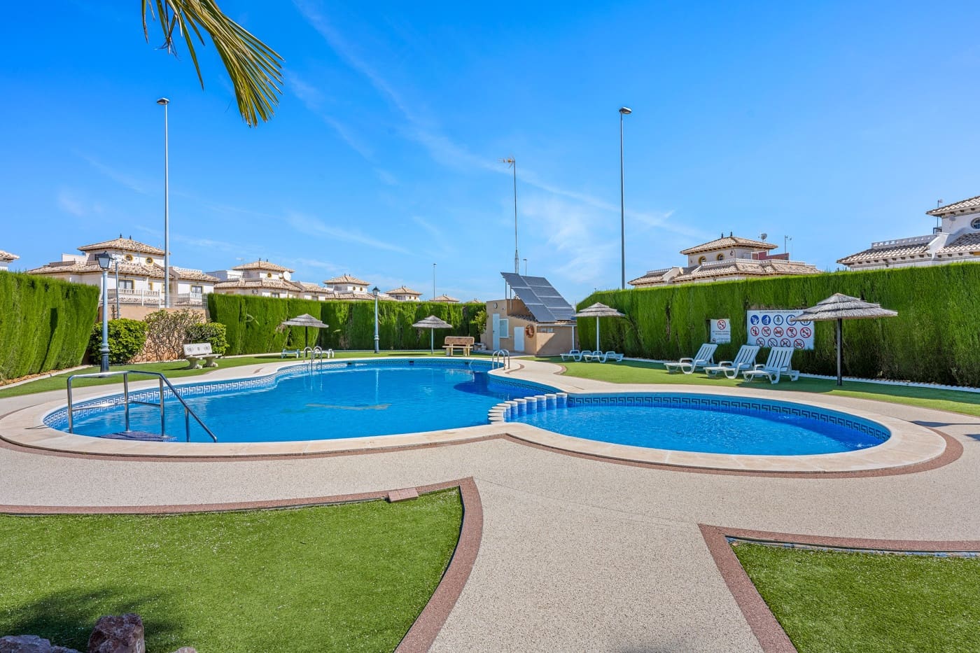 2 makuuhuone Rivitalo myytävänä paikassa Cabo Roig mukana uima-altaan - 219 000 € (Ref: 9849252)