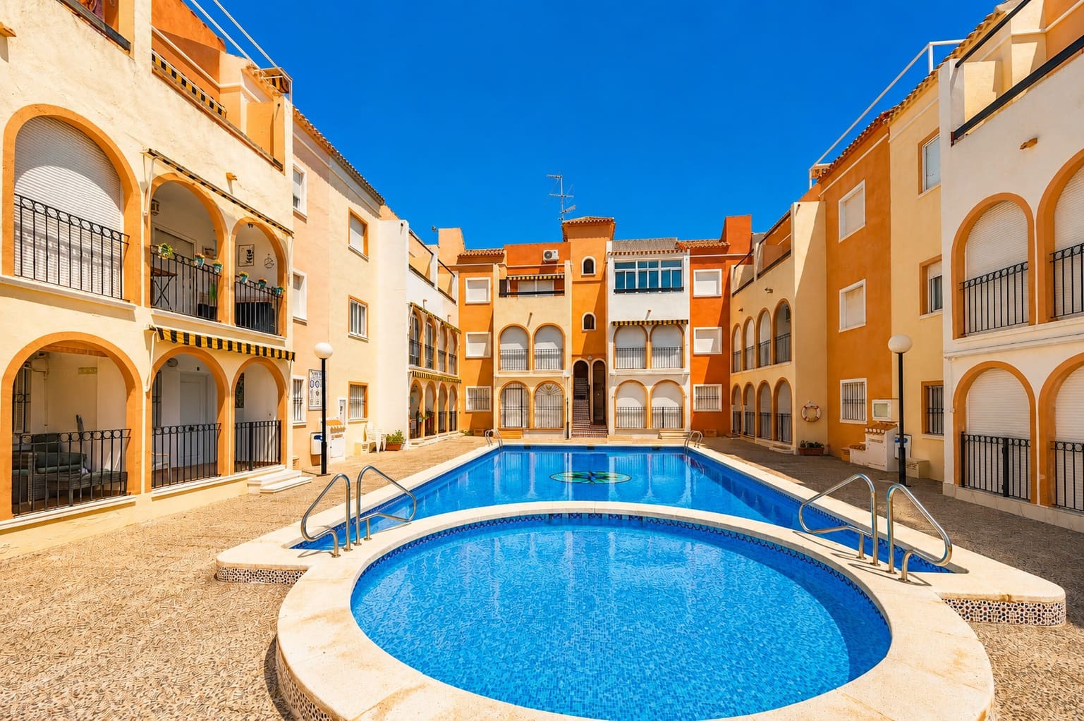 2 chambre Bungalow à vendre à Torrevieja - 139 000 € (Ref: 9851074)