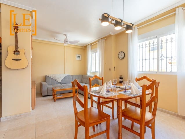 2 soveværelse Semi-Rækkehus til salg i Playa Flamenca, Orihuela med swimmingpool - € 209.000 (Ref: 9855226)