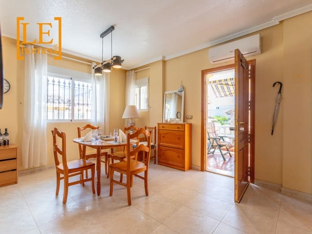 2 soveværelse Semi-Rækkehus til salg i Playa Flamenca, Orihuela med swimmingpool - € 209.000 (Ref: 9855226)