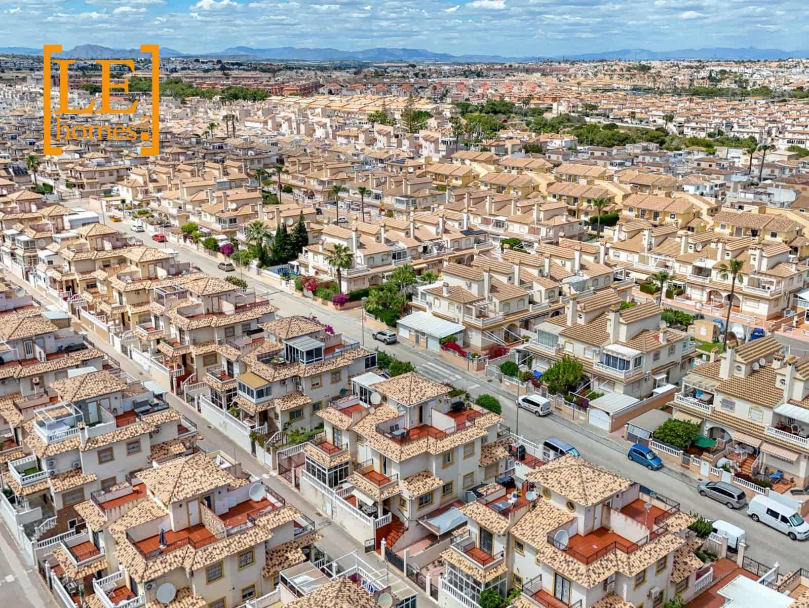 2 soveværelse Semi-Rækkehus til salg i Orihuela Costa med swimmingpool - € 209.000 (Ref: 9855226)