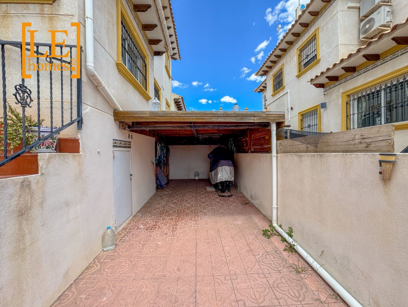 2 soveværelse Semi-Rækkehus til salg i Orihuela Costa med swimmingpool - € 209.000 (Ref: 9855226)