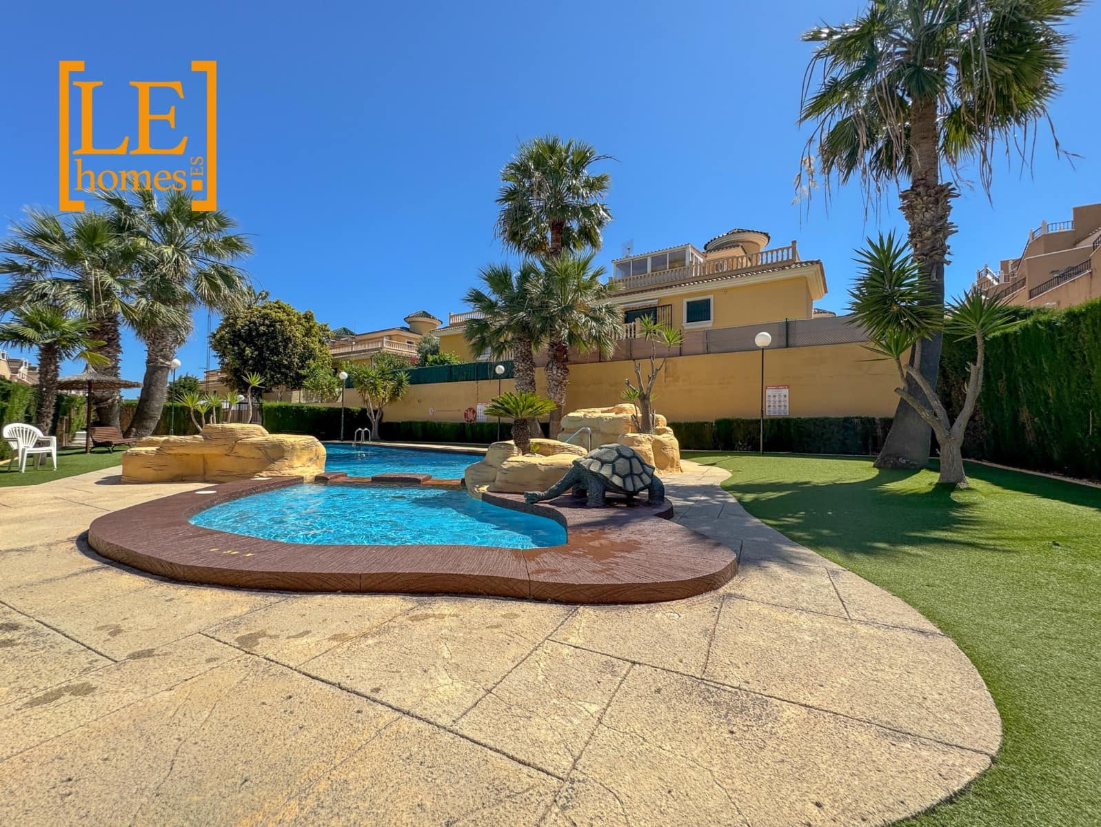 2 sypialnia Bungalow na sprzedaż w Orihuela Costa z basenem - 215 000 € (Ref: 9855227)