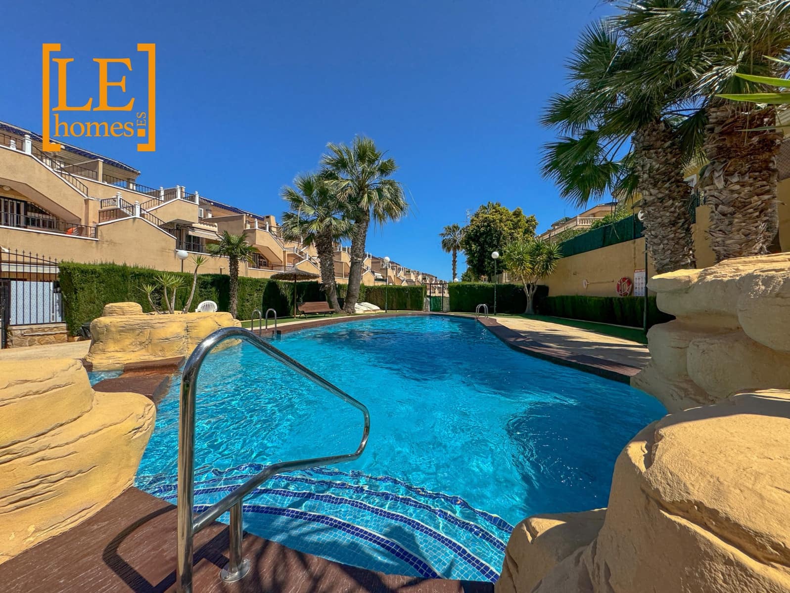 2 sypialnia Bungalow na sprzedaż w Orihuela Costa z basenem - 215 000 € (Ref: 9855227)
