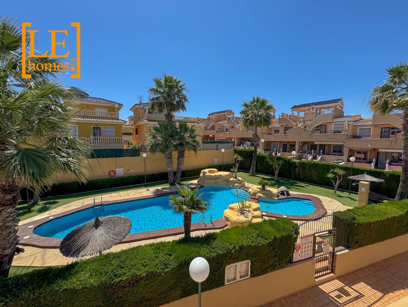 2 sypialnia Bungalow na sprzedaż w Orihuela Costa z basenem - 215 000 € (Ref: 9855227)