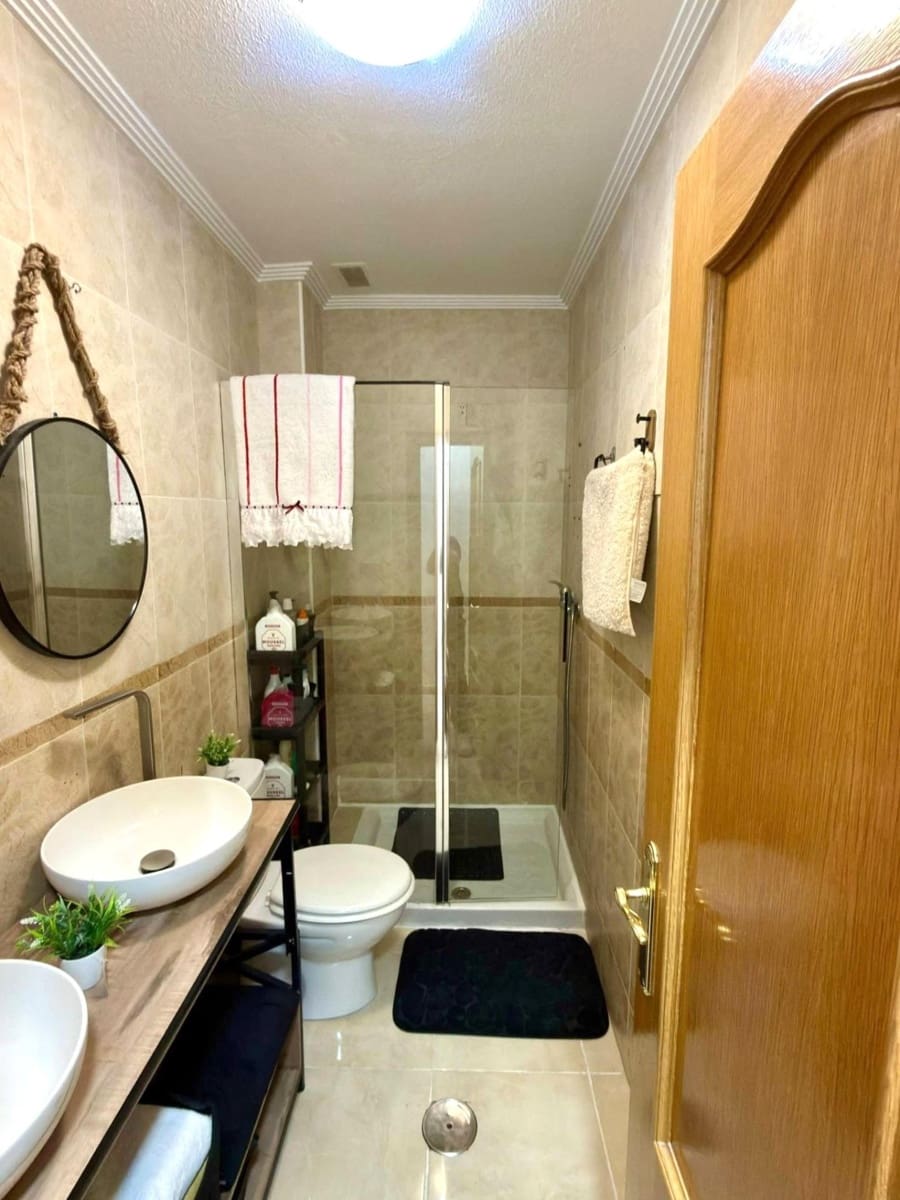 2 soverom Leilighet til salgs i Torrevieja med svømmebasseng - € 134 990 (Ref: 9855239)