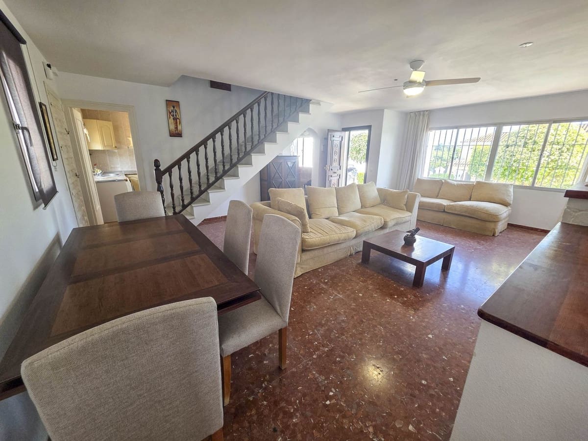 3 bedroom Villa for sale in Estepona with pool garage - € 889,000 (Ref: 9859743)